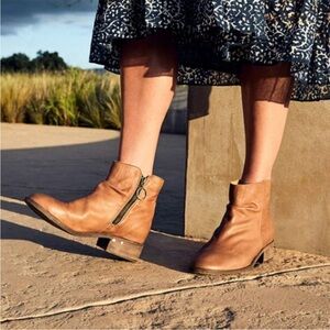 New Beek Quail Swaddle Boots in Saddle Size 9